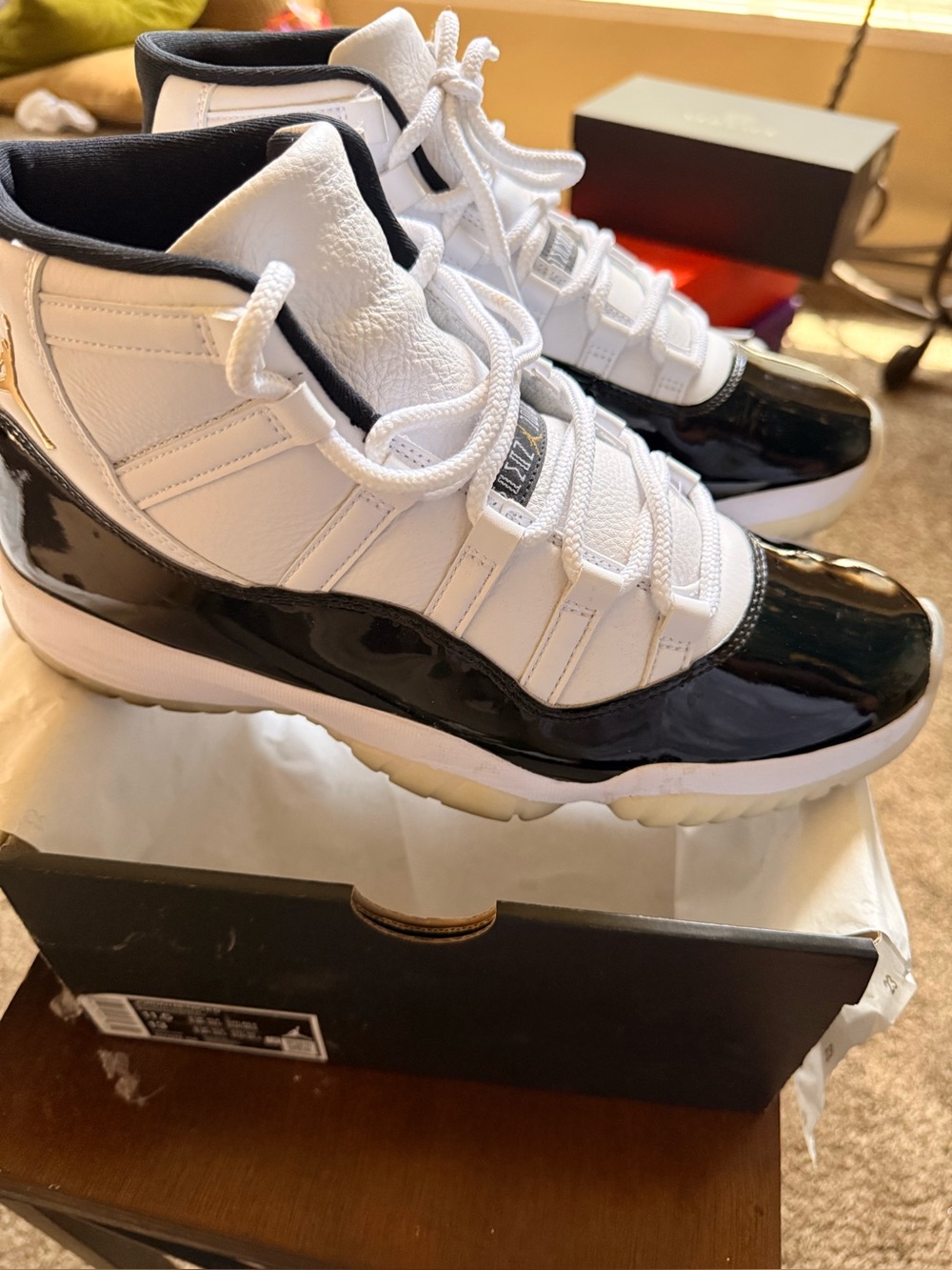 Men’s Jordan Retro 11 High-Top Sneakers - White/Black
Size : 11.5